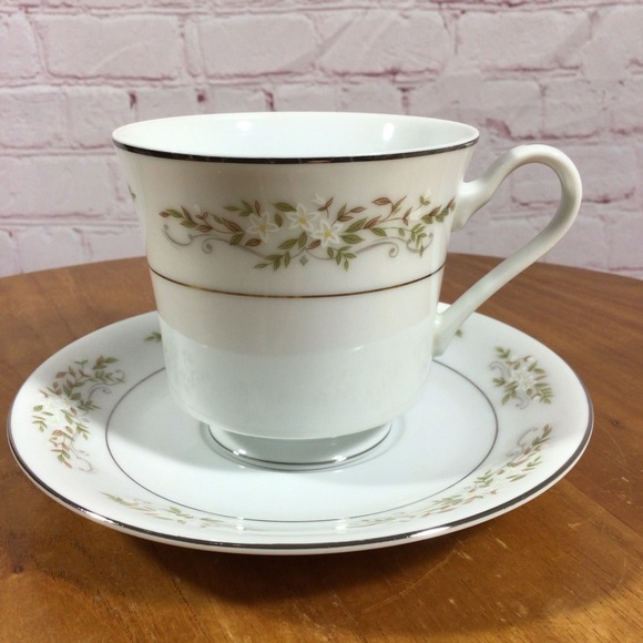 International Silver Company 326 Springtime - 6 Piece Place Setting - Picture 4 of 6